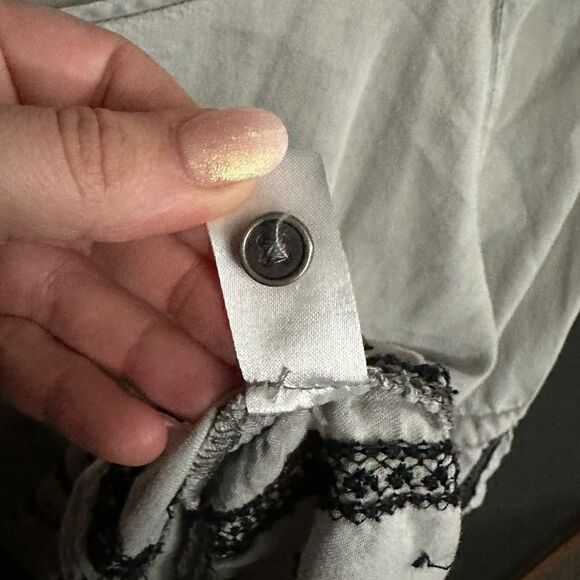 Downeast Pullover Flutter Sleeve Blouse Gray With Black Embroidery Size Medium - Picture 10 of 16